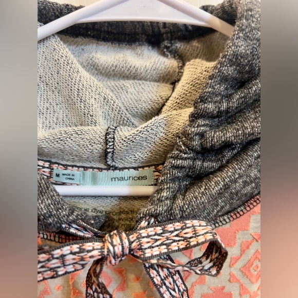 Maurice pullover hoodie gray back and sleeves w/ peach & ivory Aztec Size M - Picture 3 of 4